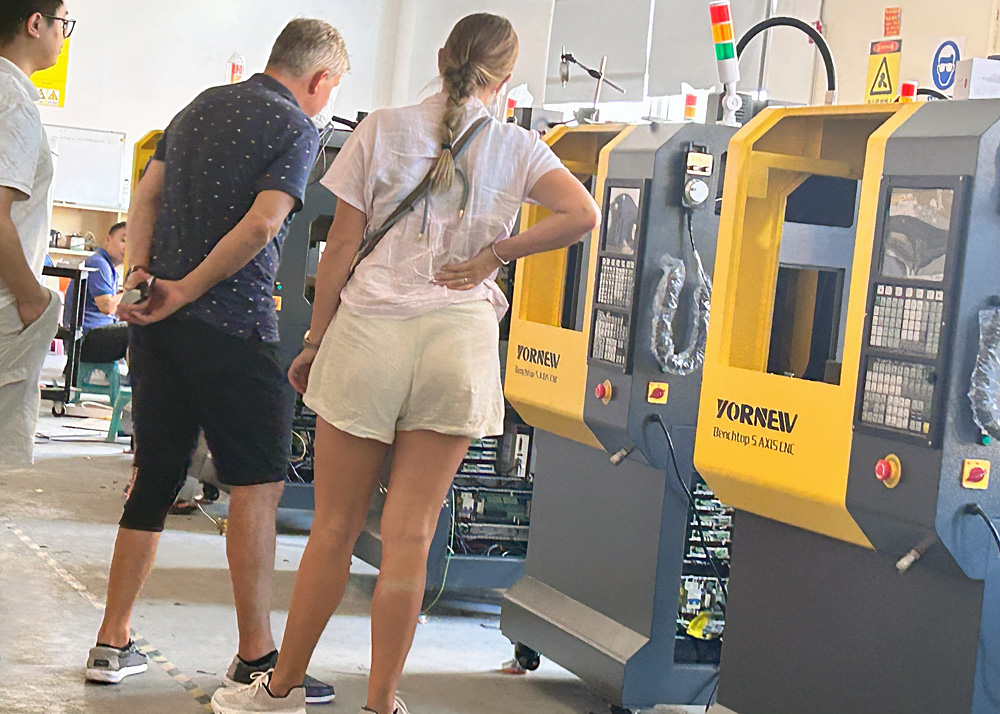 育菁桌面型數控機床